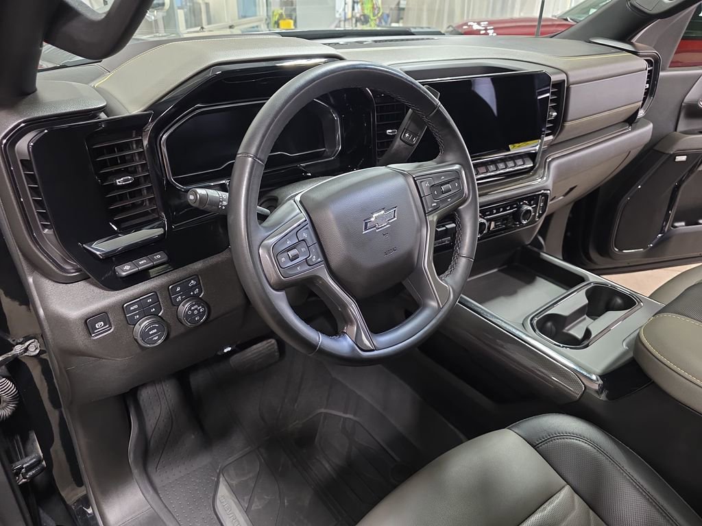 Used 2025 Chevrolet Silverado 2500 ZR2 w/ Technology Package image 15