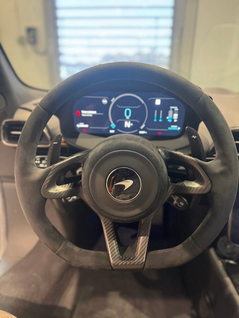 Used 2023 McLaren Artura RWD image 23