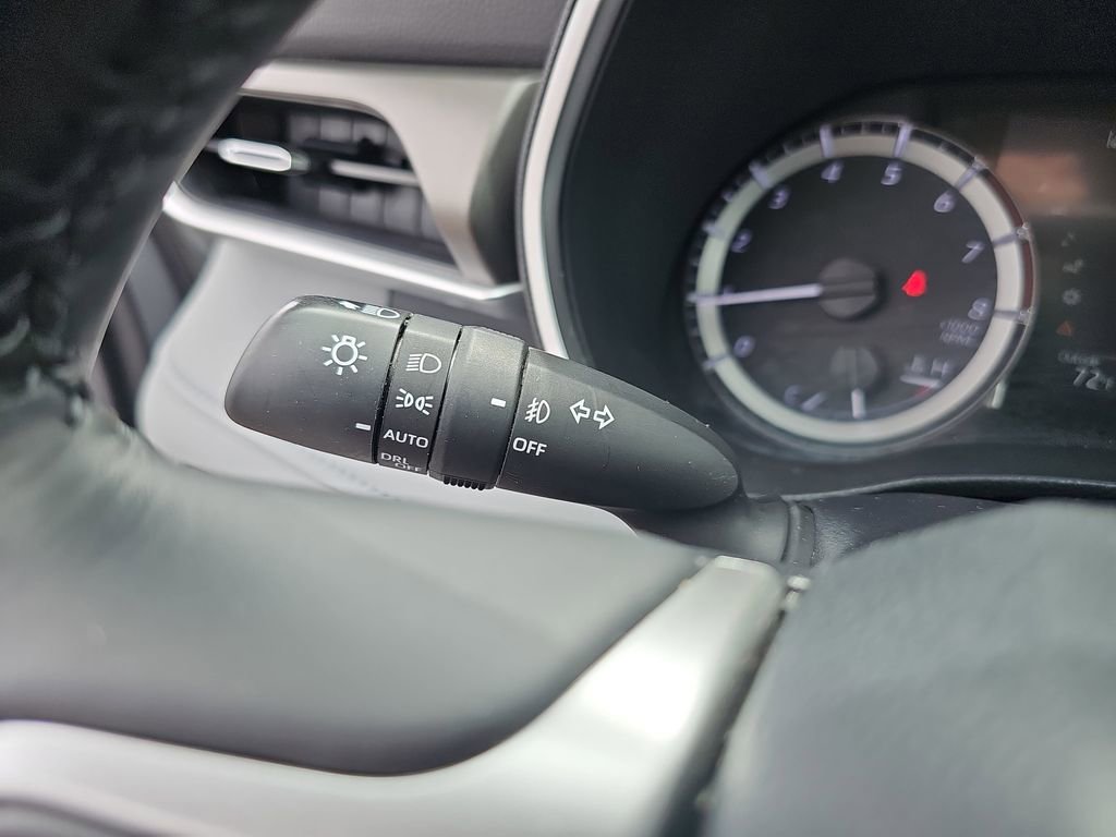Used 2023 Toyota Highlander XLE FWD image 32