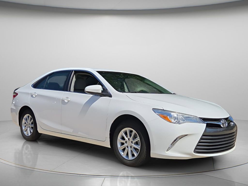 Used 2016 Toyota Camry LE image 9