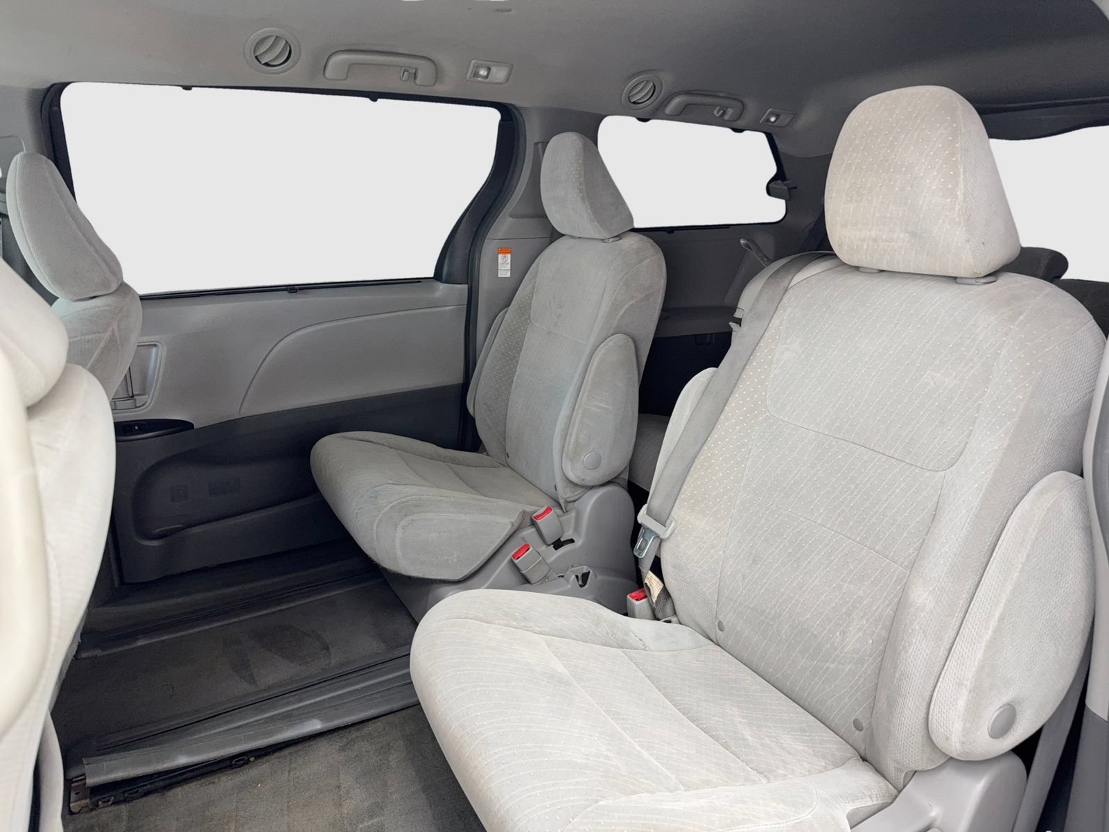 Used 2018 Toyota Sienna LE w/ Carpet Mat Package FWD image 35