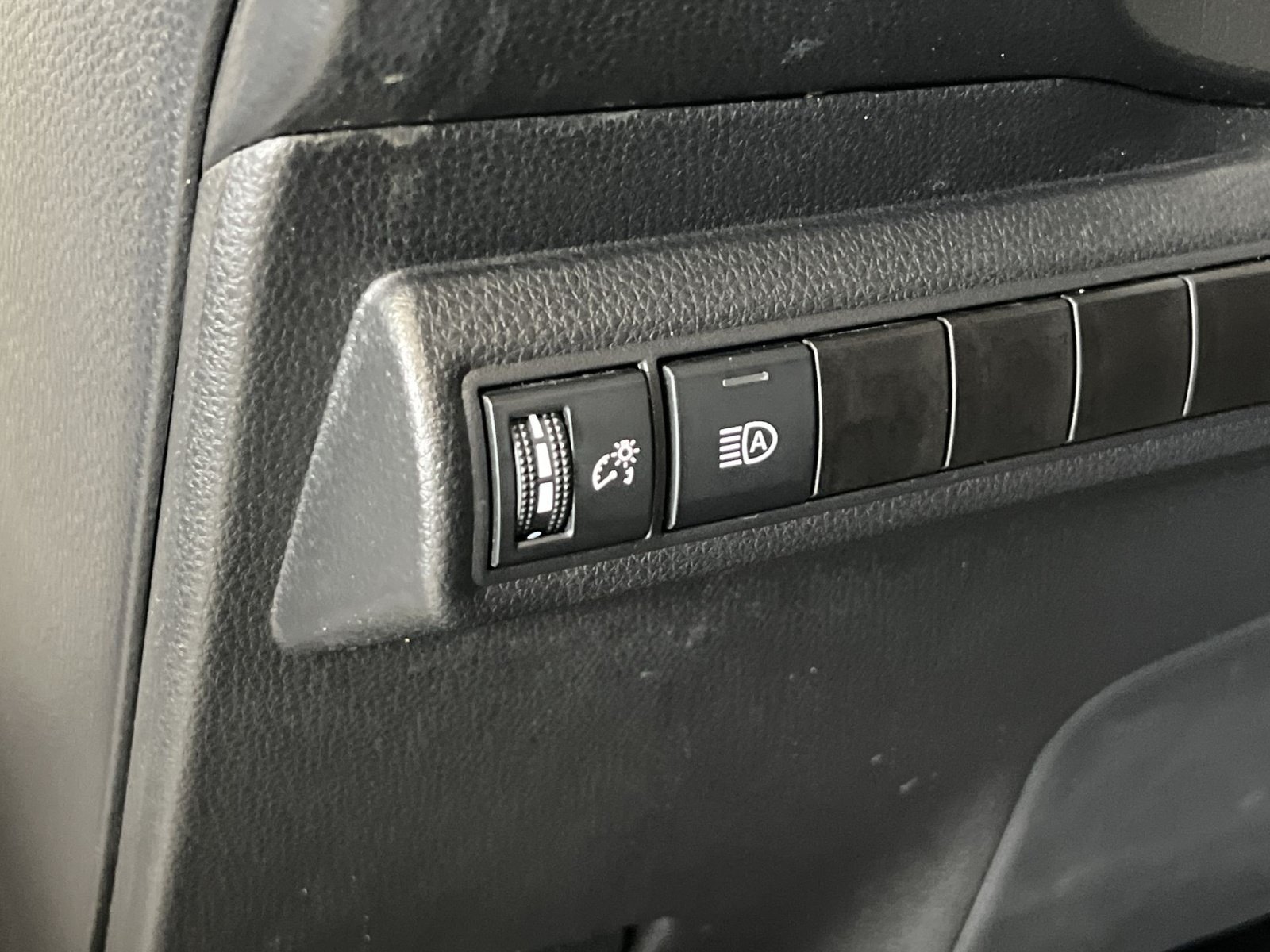 Used 2025 Toyota Corolla LE FWD image 32