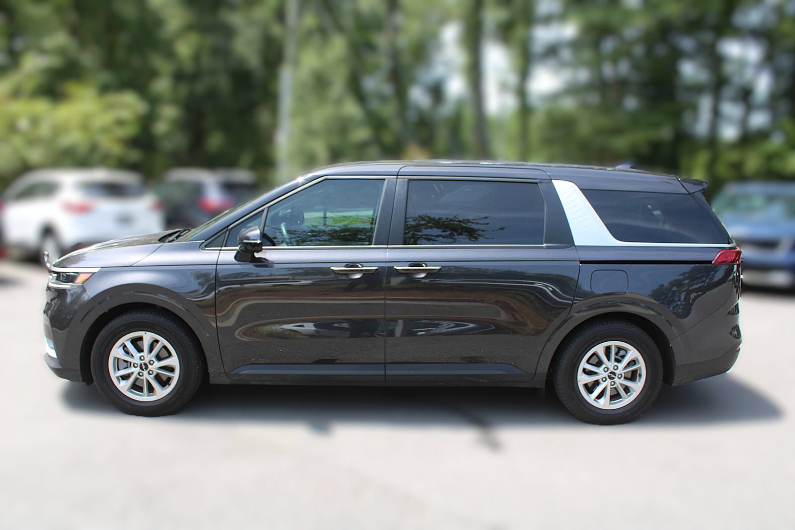 Used 2024 Kia Carnival LX FWD image 5