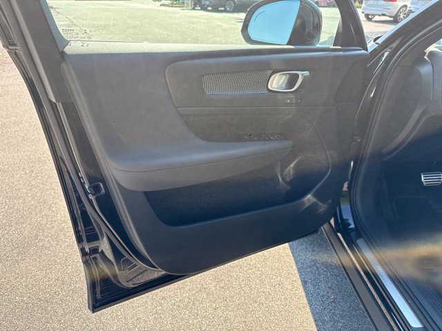 Used 2022 Volvo XC40 P8 Recharge Plus AWD/4WD image 11