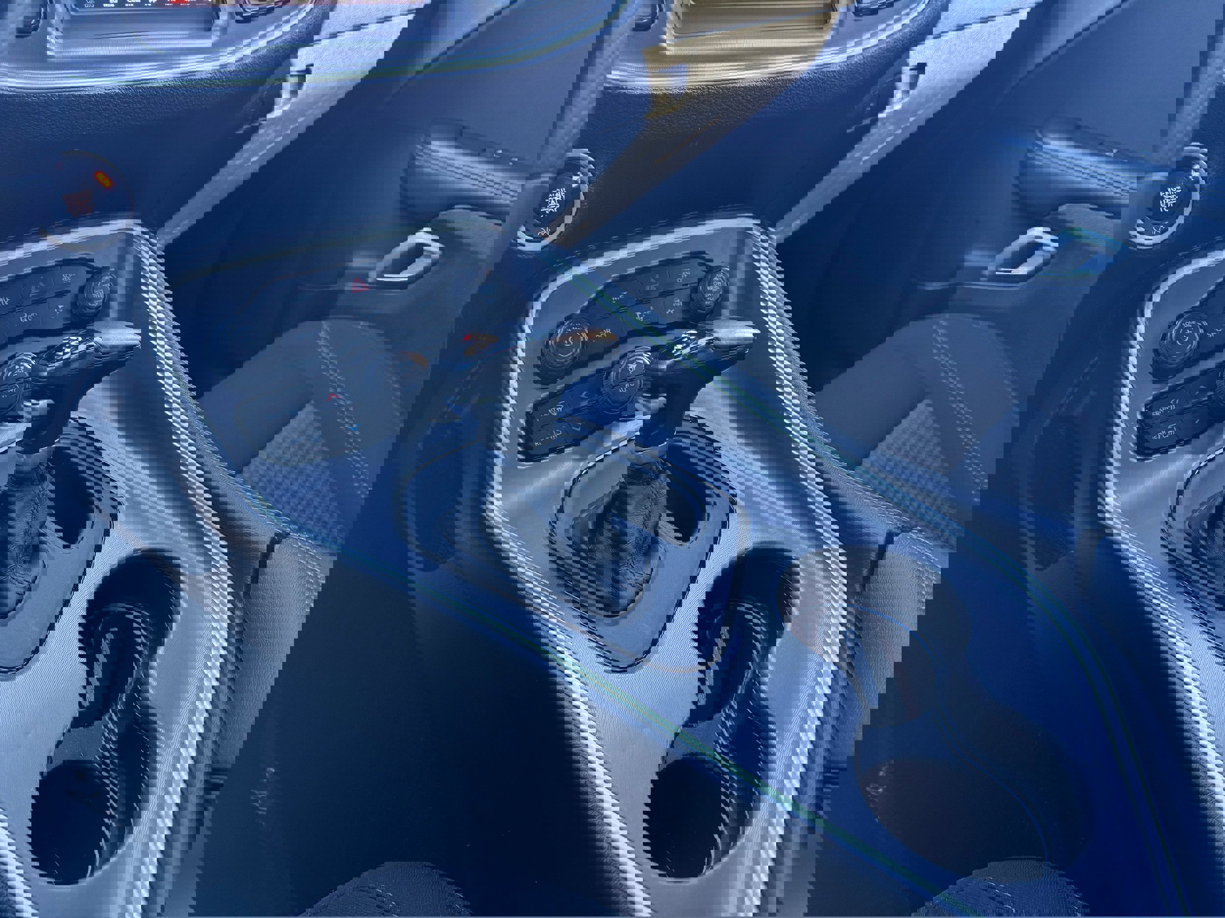 Used 2022 Dodge Challenger SXT w/ Driver Convenience Group image 18