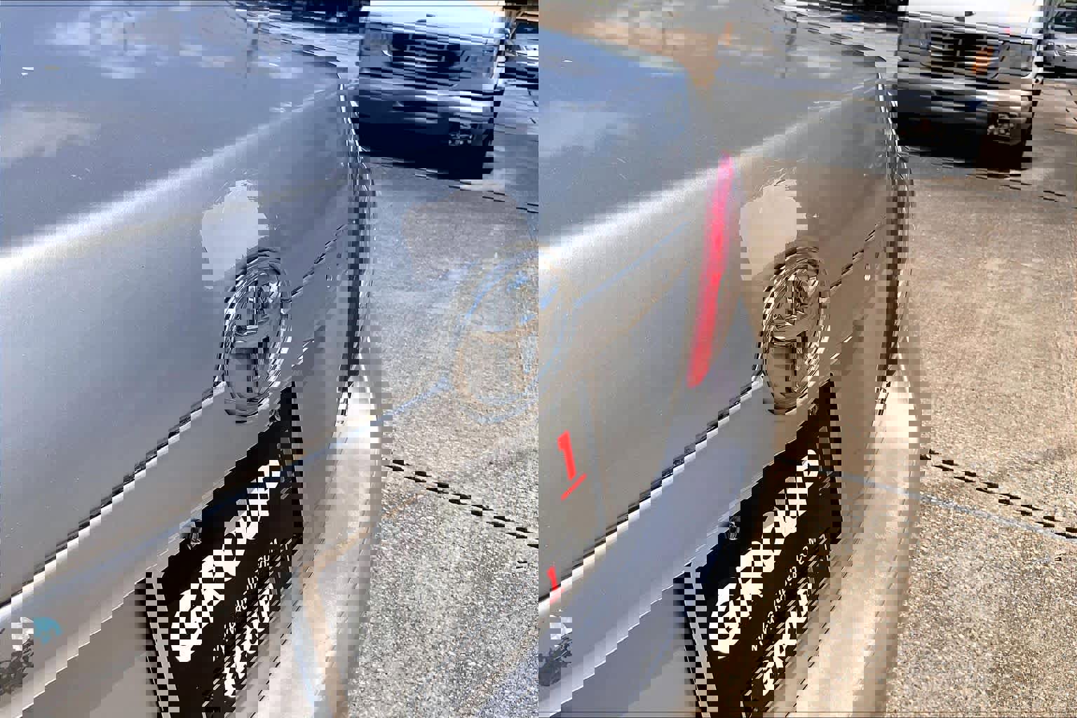 Used 2010 Toyota Camry LE FWD image 29