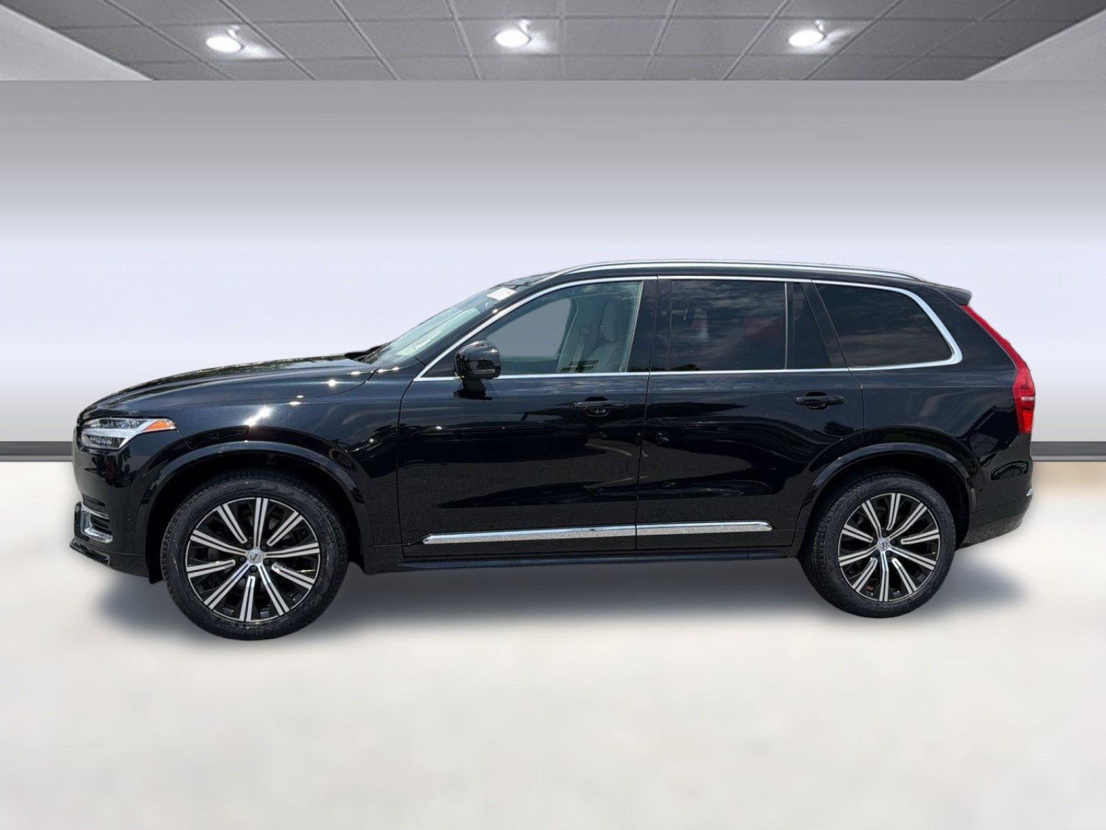 Certified 2023 Volvo XC90 B6 Plus w/ Protection Package AWD/4WD image 2