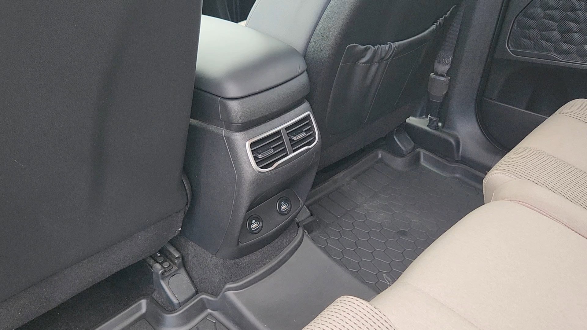 Used 2023 Hyundai Santa Fe SEL w/ Cargo Package AWD/4WD image 16