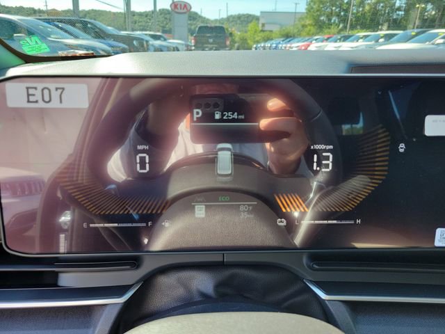 New 2025 Kia Carnival EX image 32