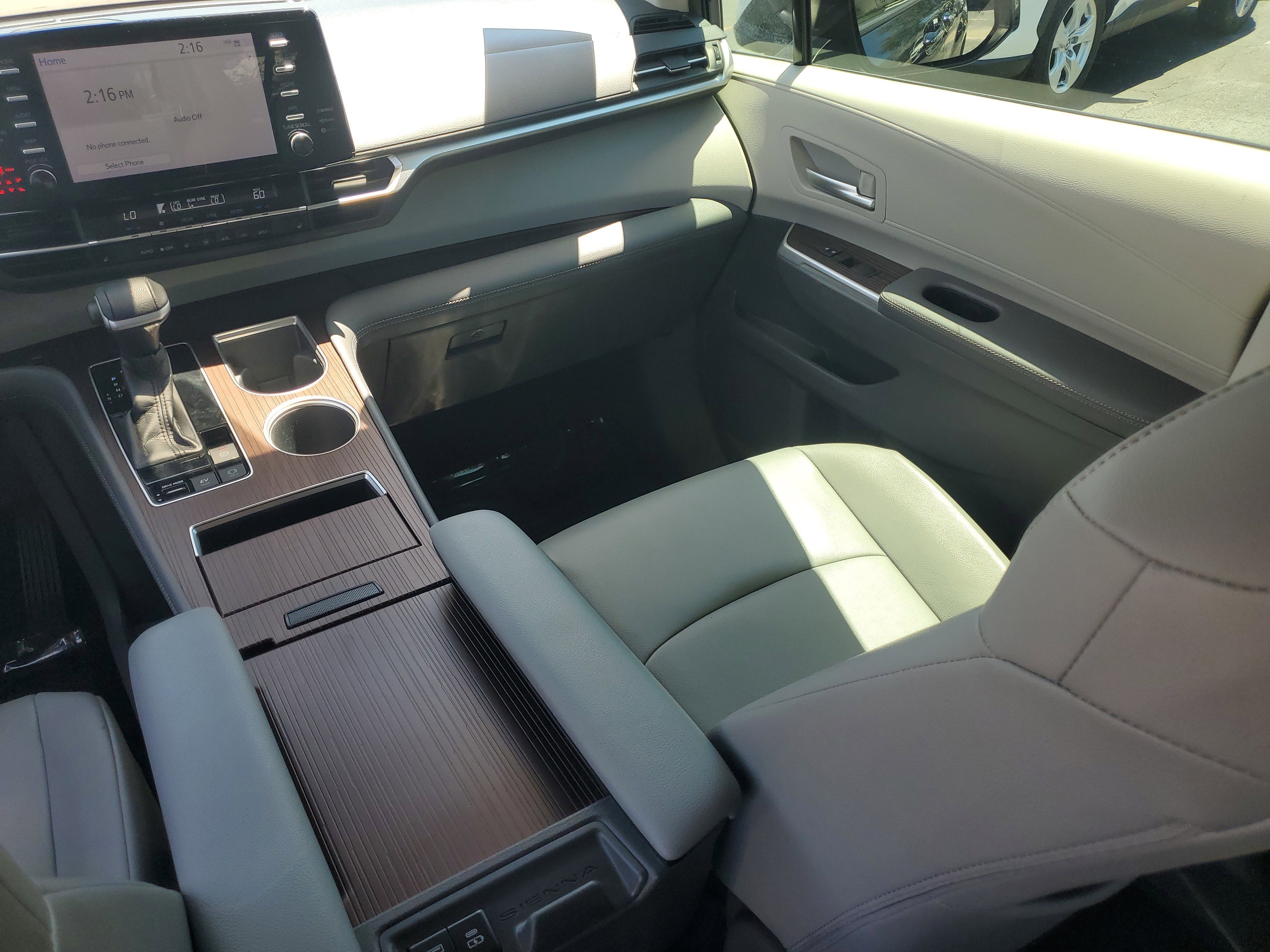 Certified 2021 Toyota Sienna XLE FWD image 17