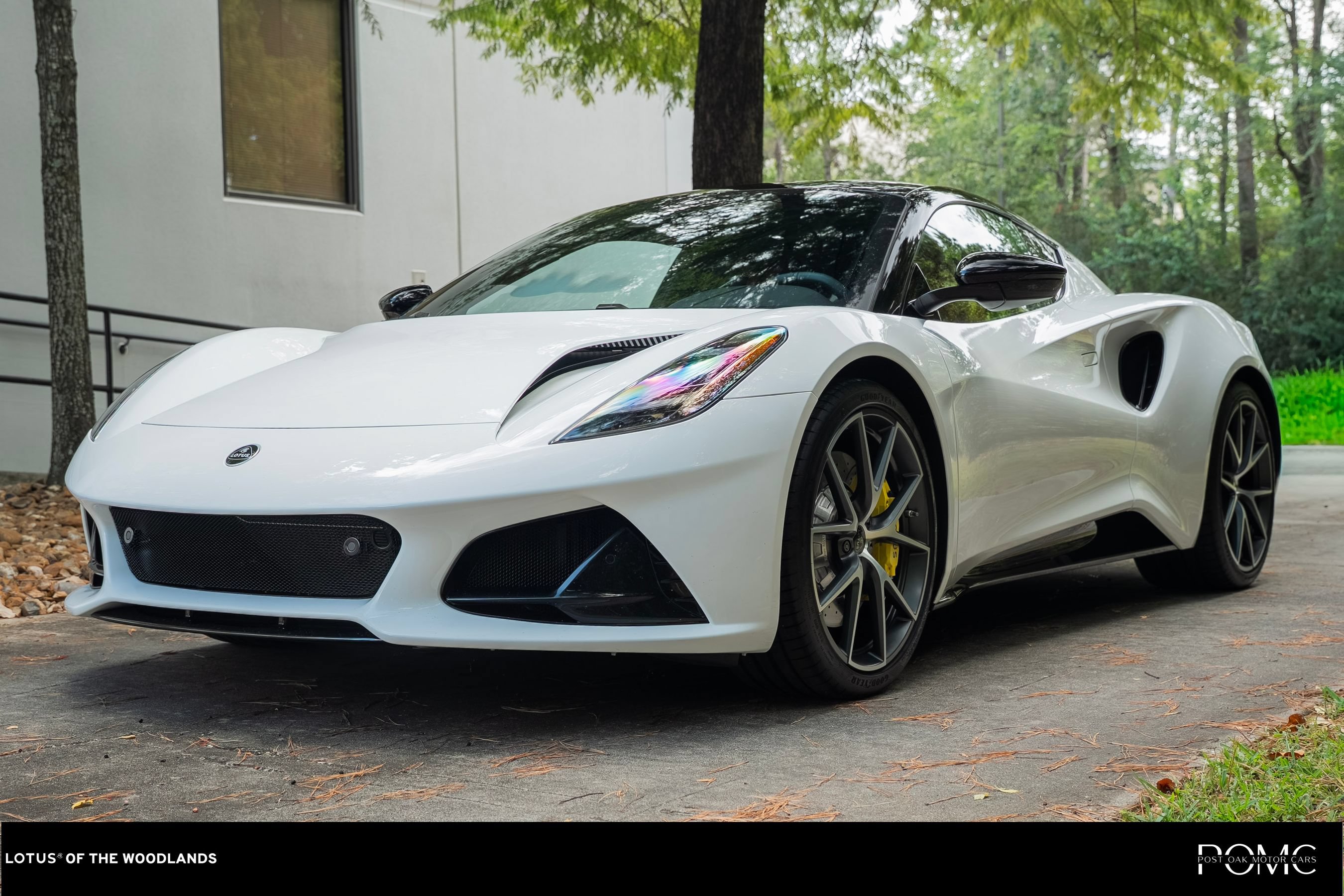 Used 2025 Lotus Emira RWD image 1