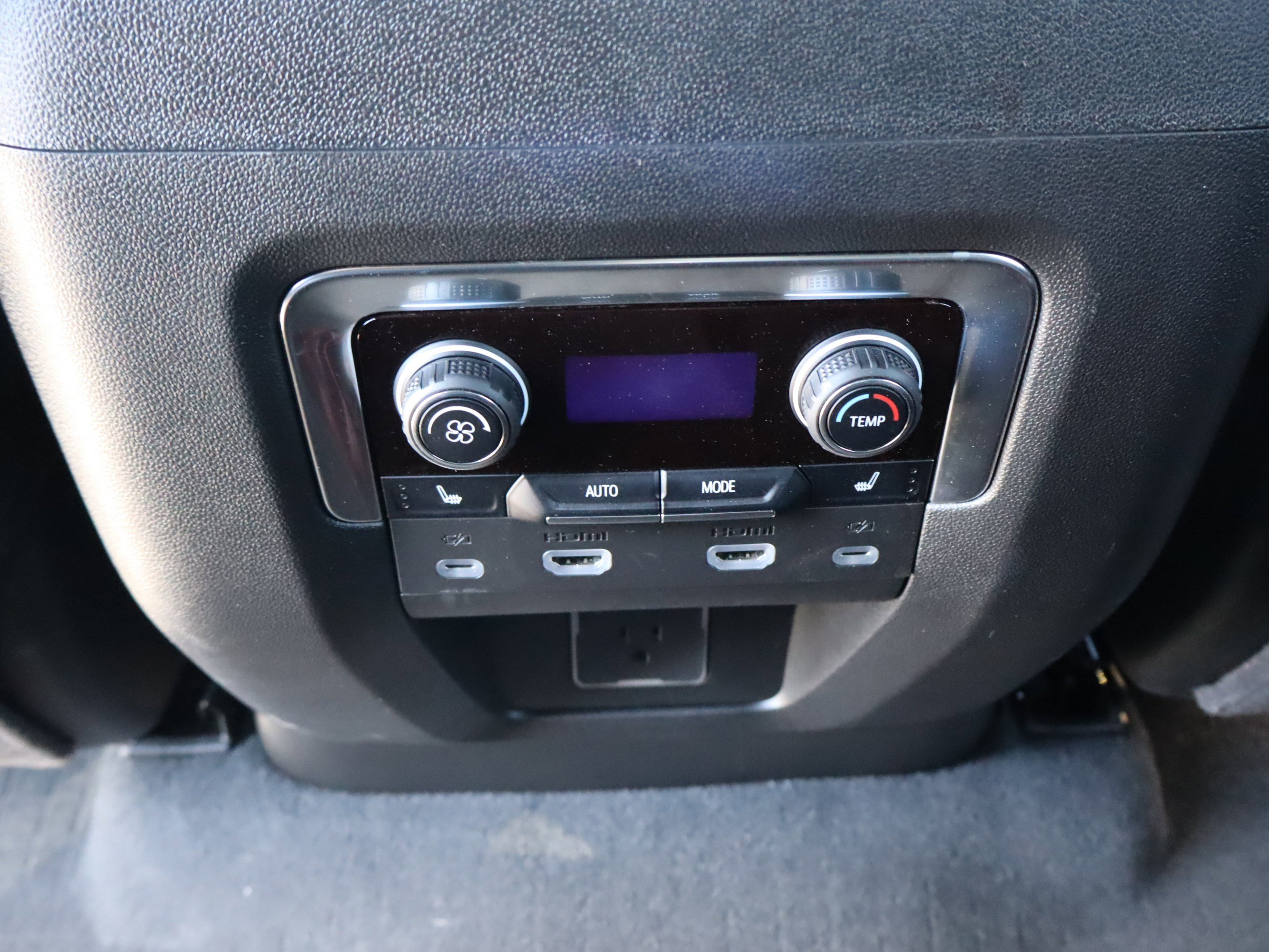 Used 2024 Chevrolet Suburban High Country w/ Advanced Technology Package AWD/4WD image 35