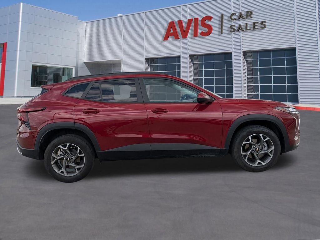 Used 2025 Chevrolet Trax LT w/ LT Convenience Package FWD image 5