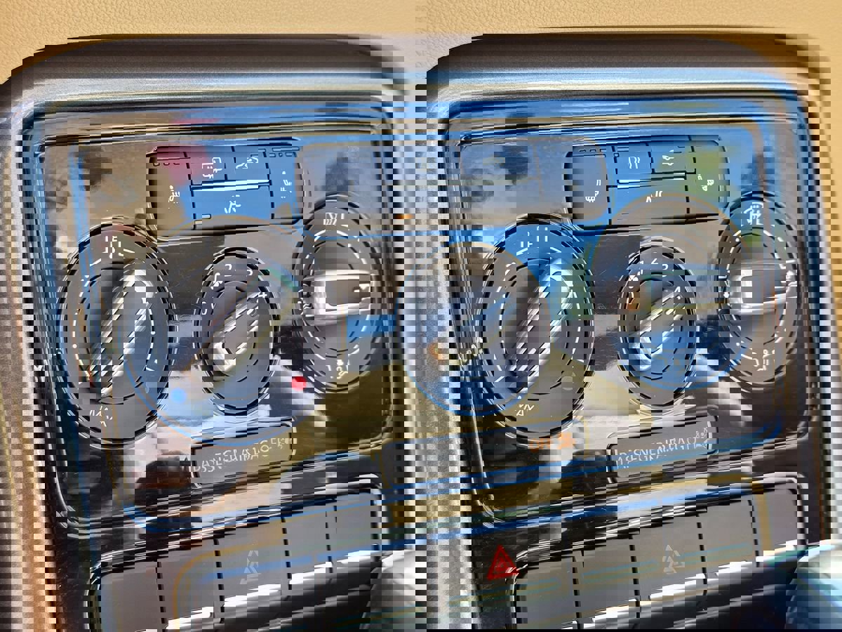 Used 2017 Volkswagen Beetle 1.8T SE FWD image 33