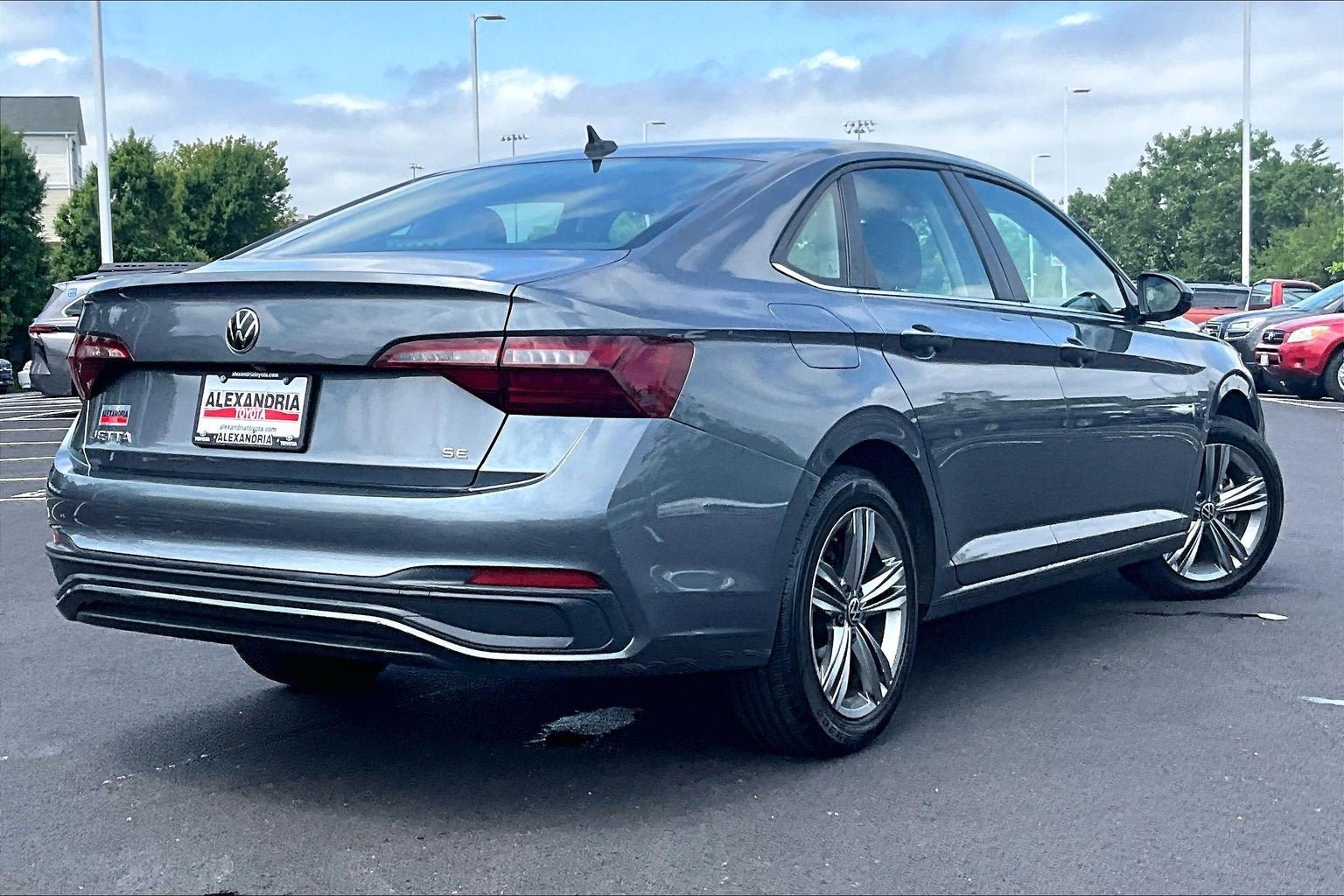Used 2024 Volkswagen Jetta SE FWD image 12