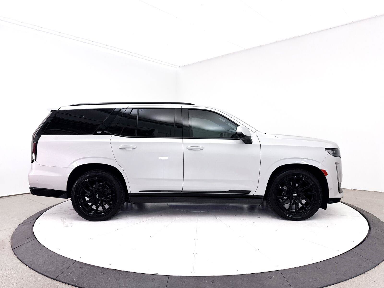 Used 2022 Cadillac Escalade Sport Platinum w/ LPO, ONYX Package AWD/4WD image 45