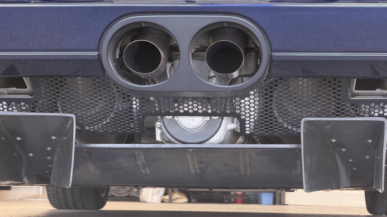 Used 2006 Ford GT RWD image 17