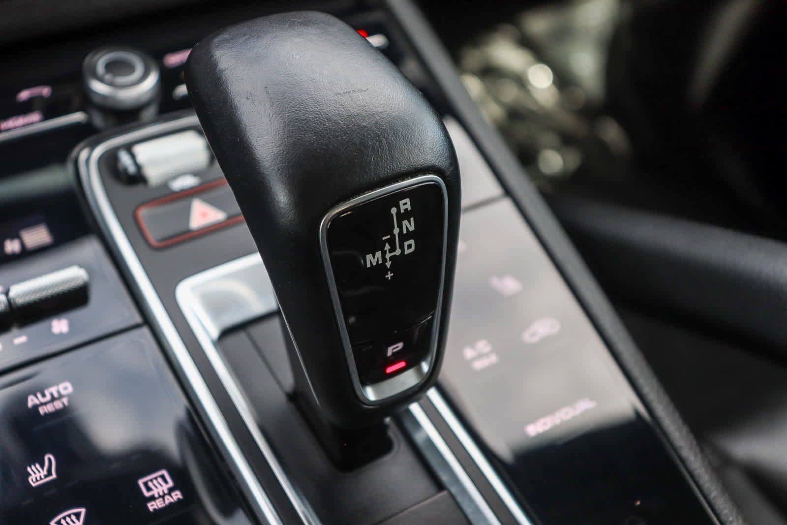 Used 2021 Porsche Cayenne w/ Driver Memory Package image 23