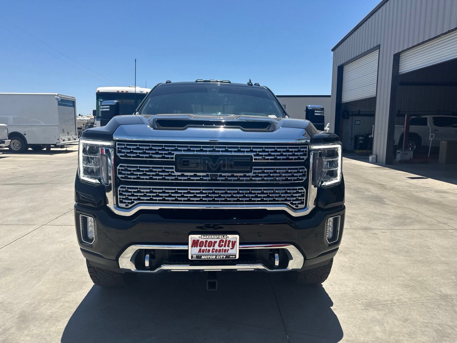Used 2021 GMC Sierra 3500 Denali w/ Denali Ultimate Package AWD/4WD image 2