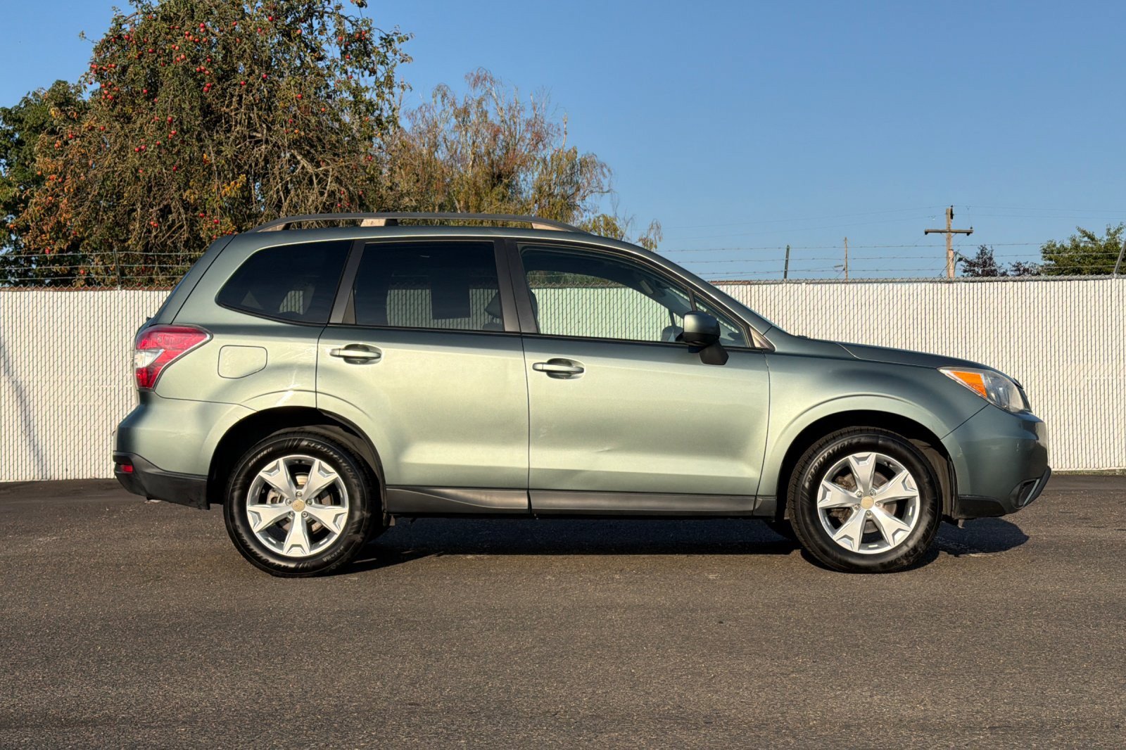 Used 2015 Subaru Forester 2.5i Premium AWD/4WD image 3