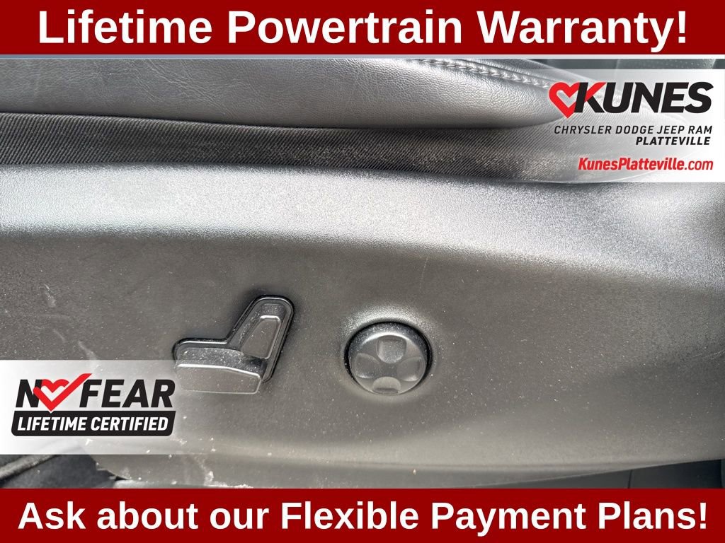 Used 2023 Chrysler Pacifica Touring-L image 29