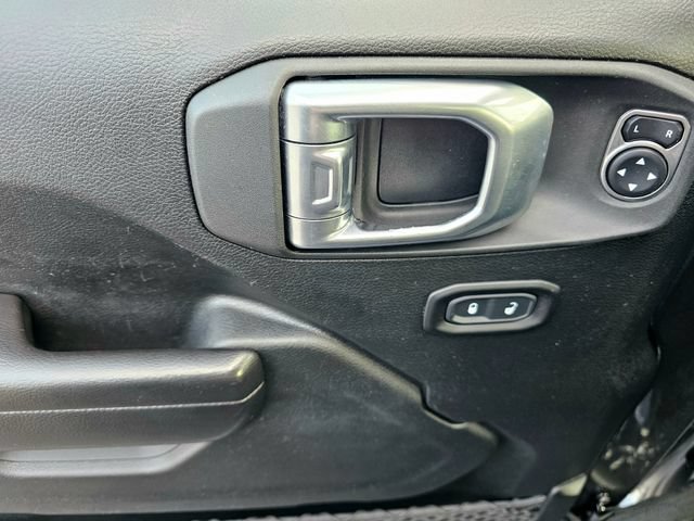 Used 2021 Jeep Wrangler Unlimited Rubicon w/ Cold Weather Group AWD/4WD image 31