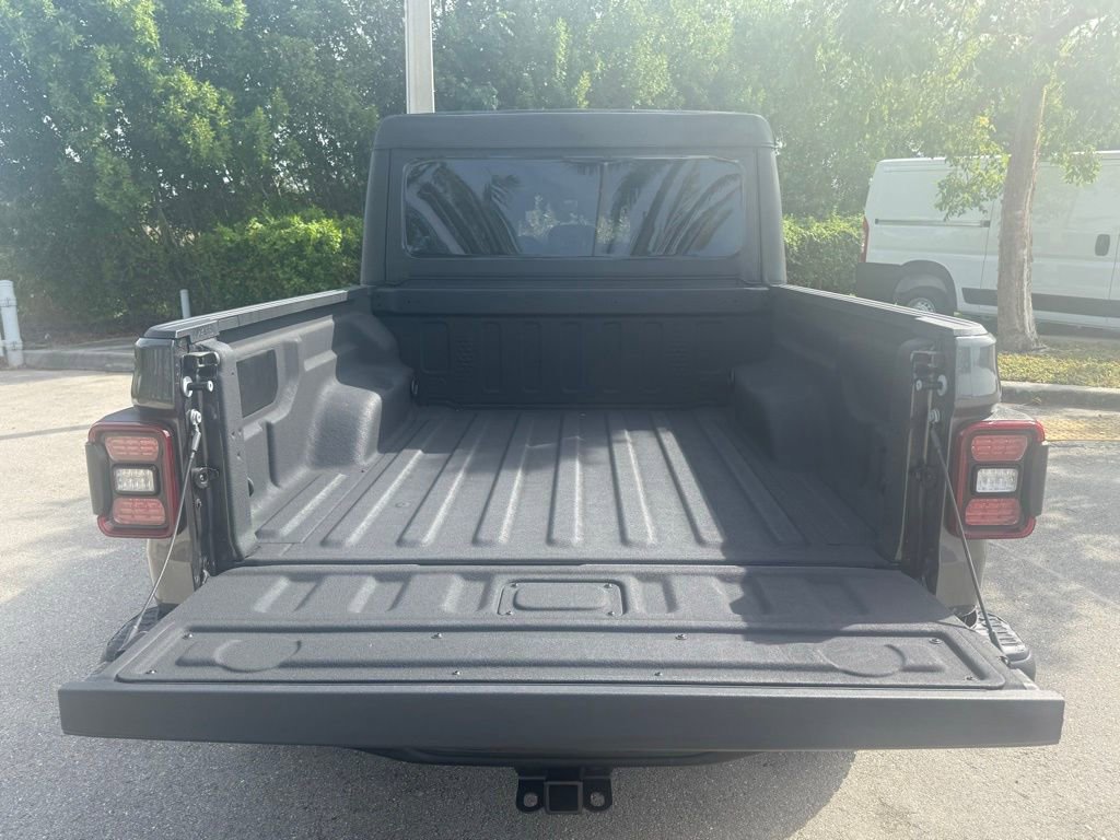 Certified 2025 Jeep Gladiator Rubicon w/ Safety Group image 38