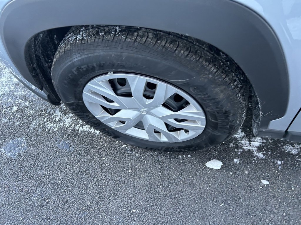 Used 2025 Toyota Corolla Cross L image 23