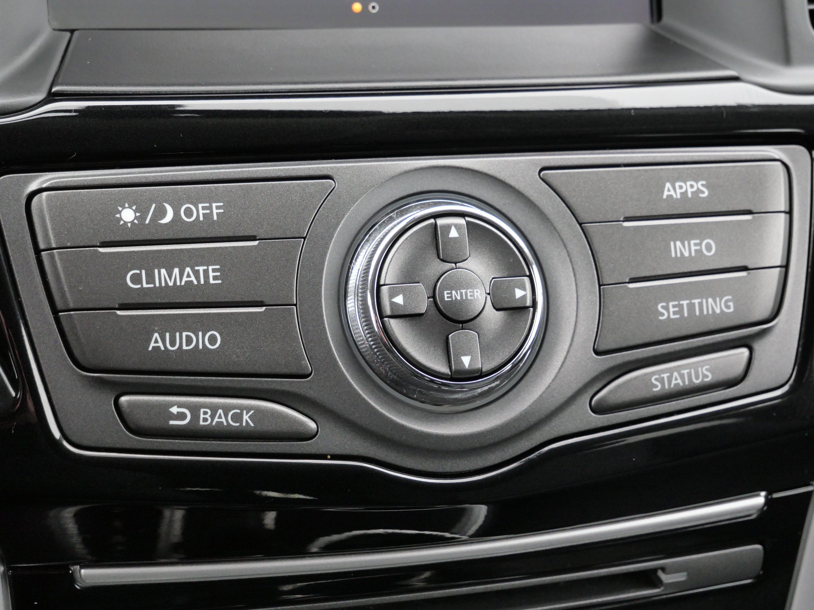 Used 2019 Nissan Pathfinder SV image 31