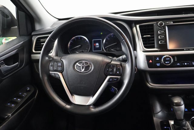 Certified 2017 Toyota Highlander SE AWD/4WD image 16