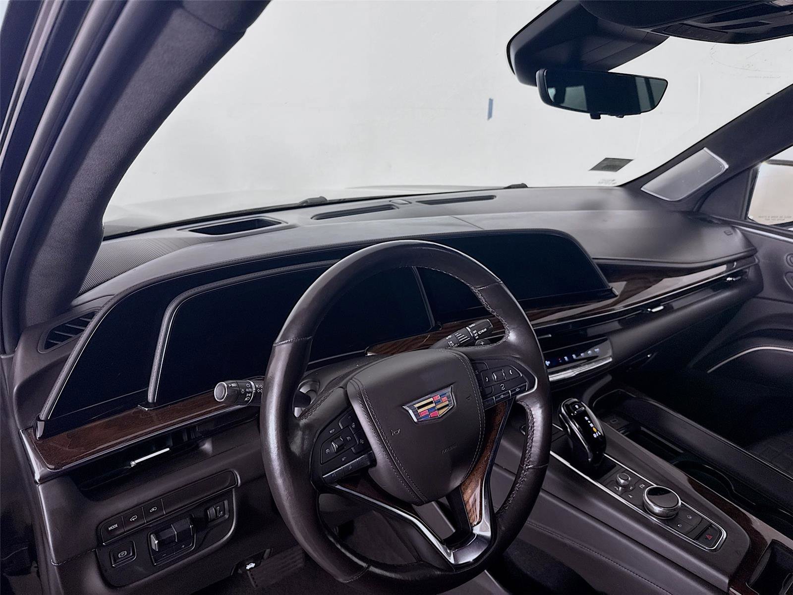 Used 2023 Cadillac Escalade ESV Premium Luxury Platinum image 4