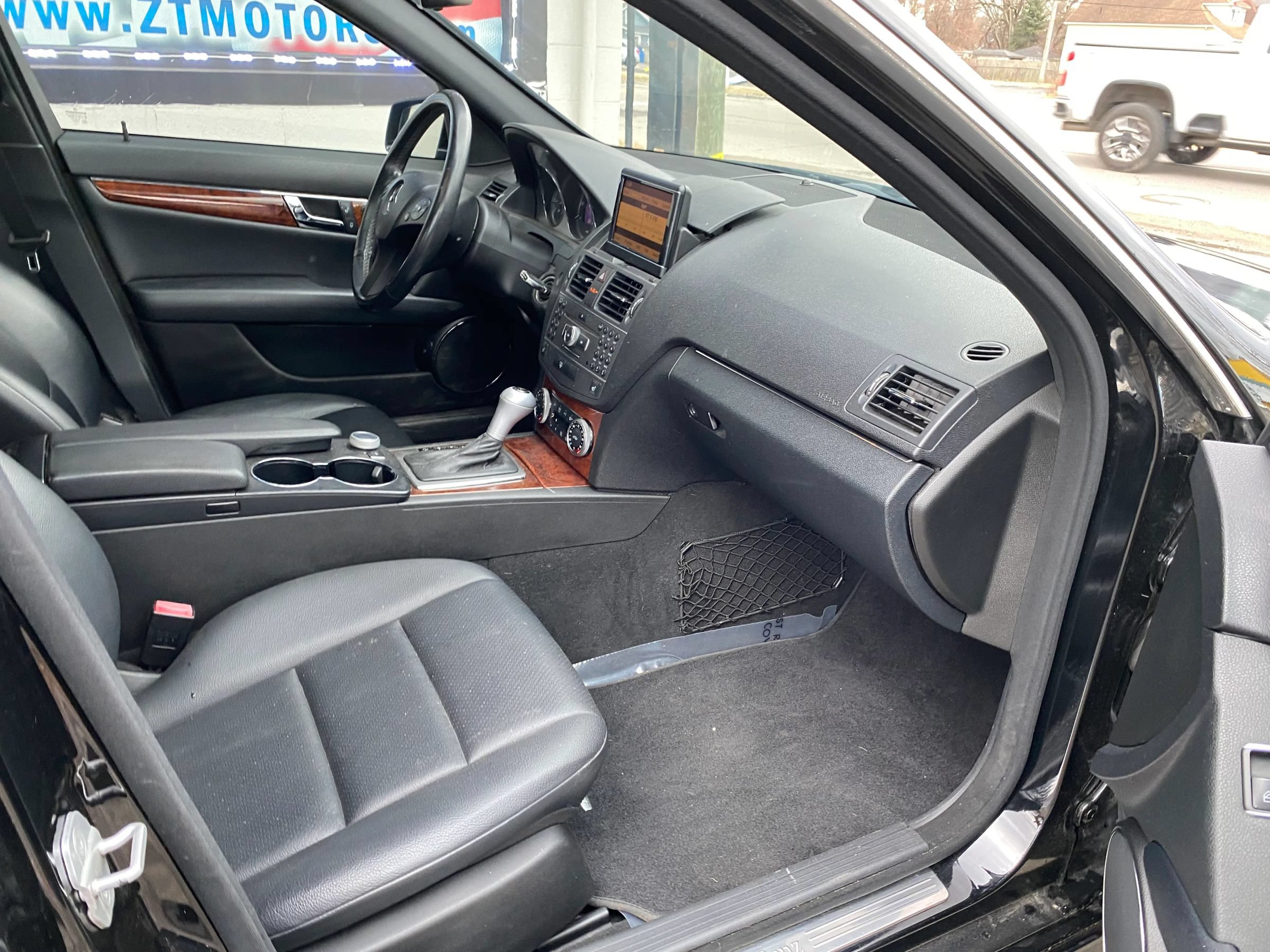 Used 2011 Mercedes-Benz C 300 4MATIC Sedan image 11