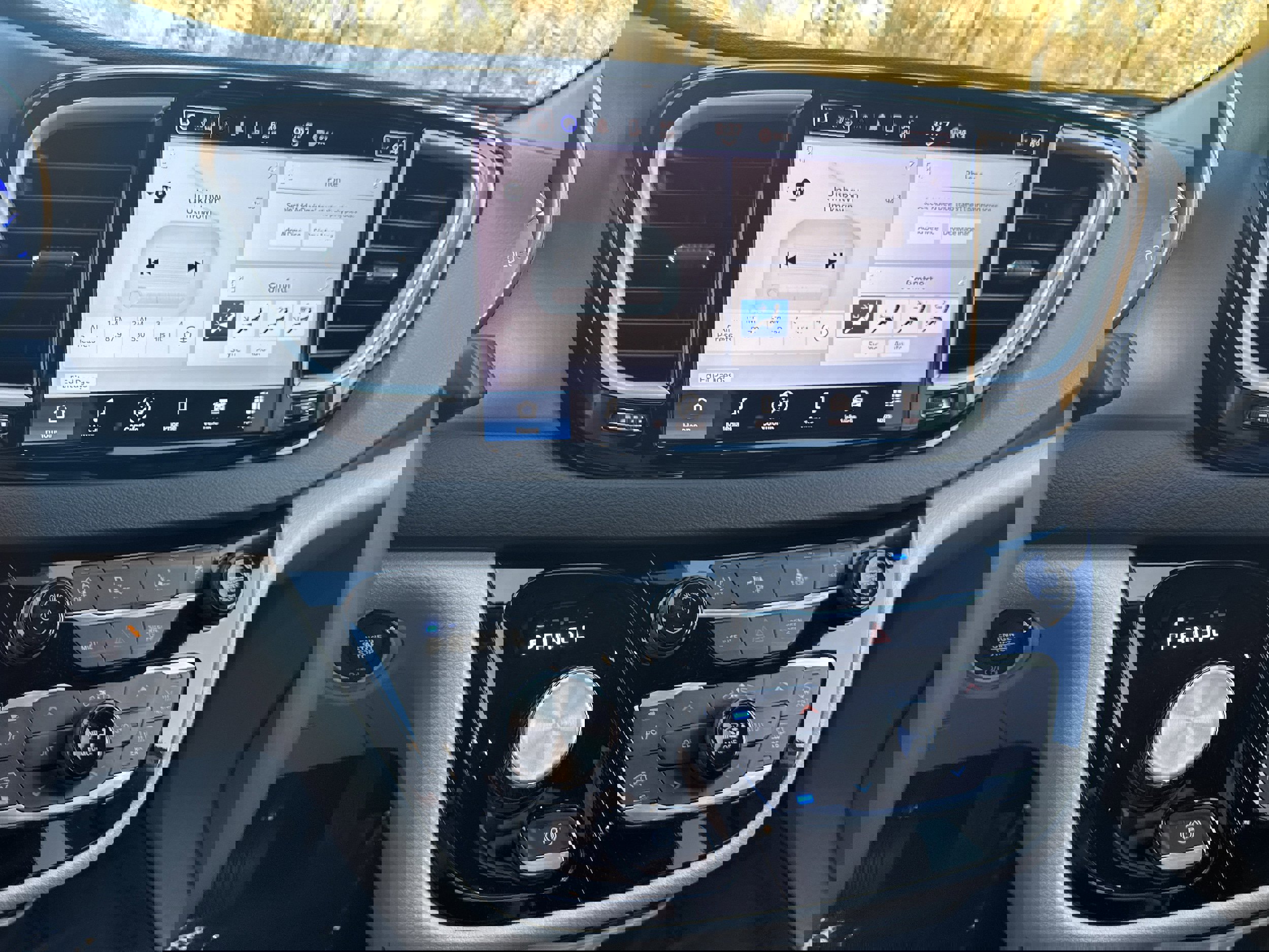 Used 2023 Chrysler Pacifica Touring-L image 18