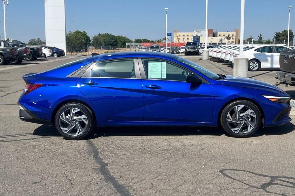 Used 2025 Hyundai Elantra Sport FWD image 3