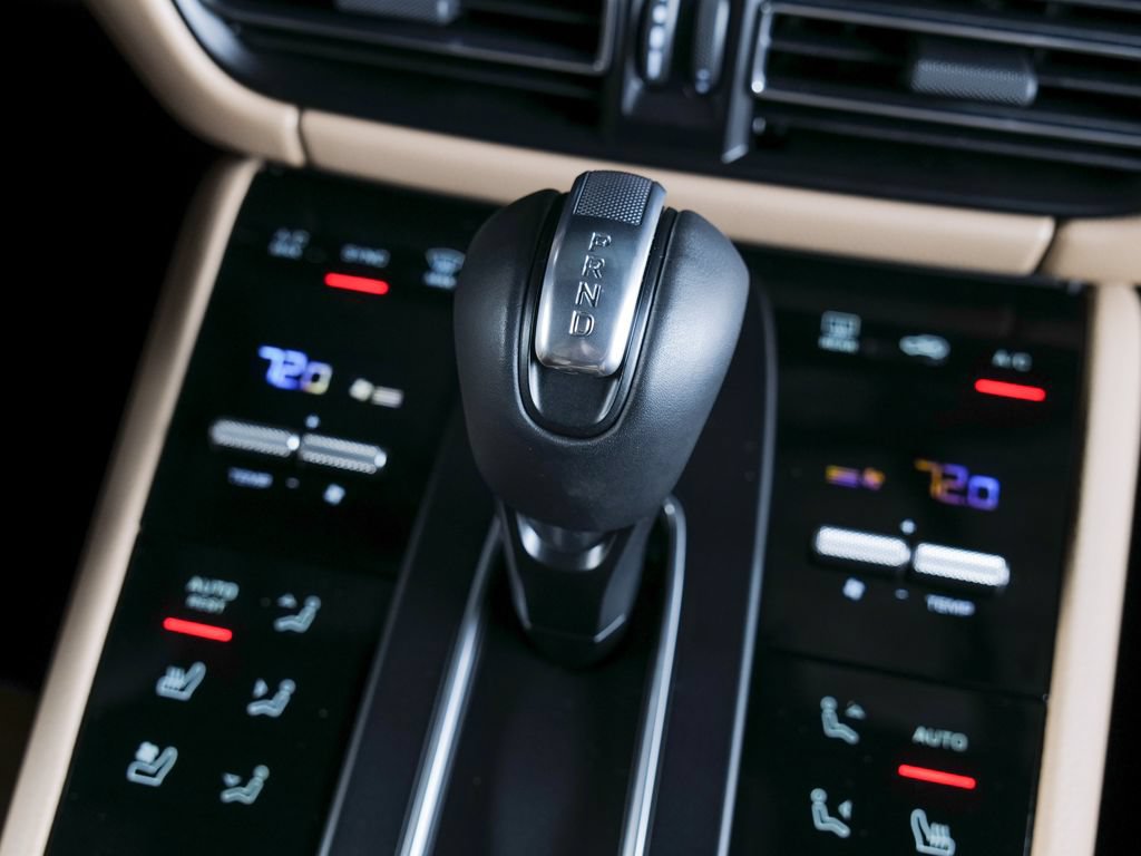 Certified 2026 Porsche Macan AWD/4WD image 12