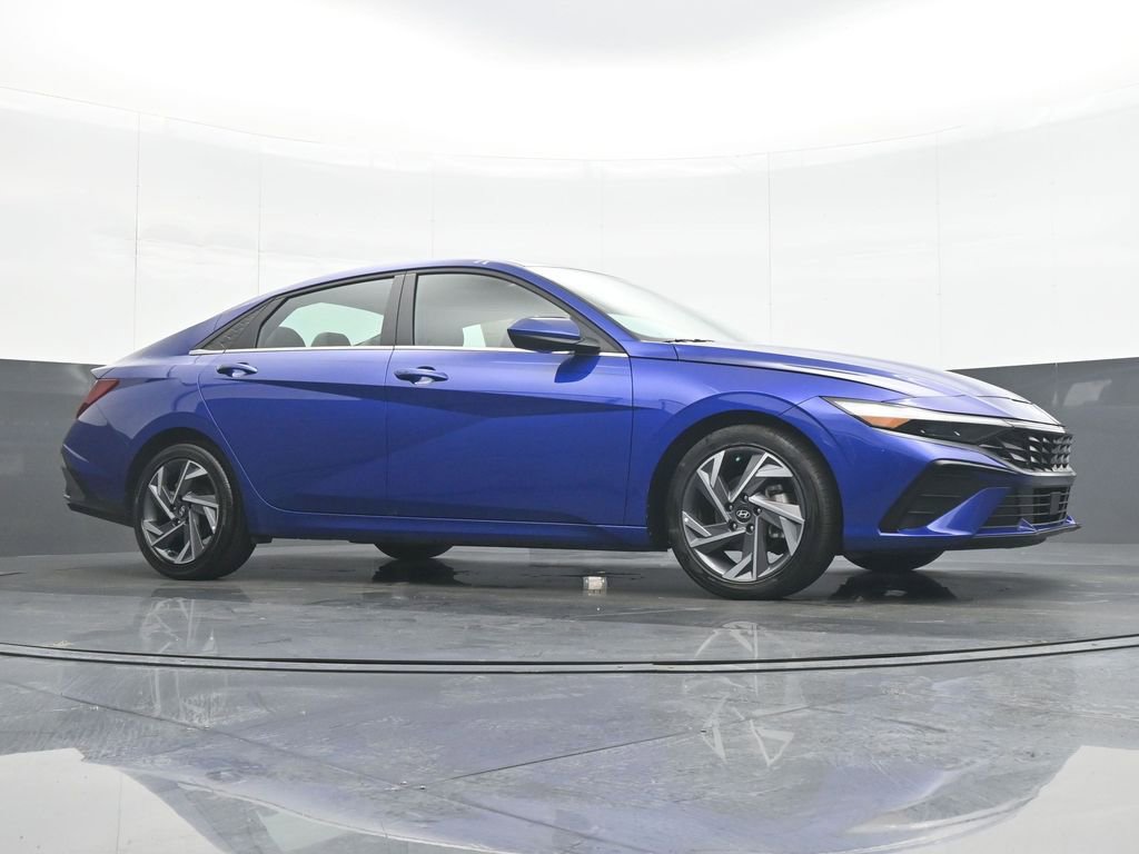 Used 2025 Hyundai Elantra SEL FWD image 32
