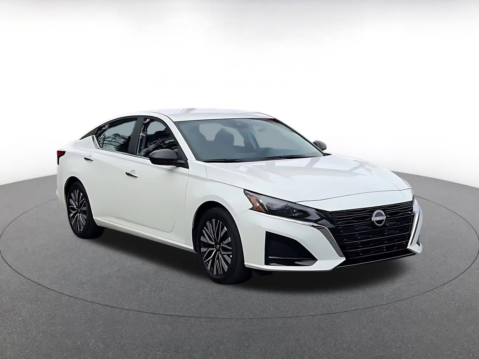 Used 2025 Nissan Altima 2.5 SV image 3