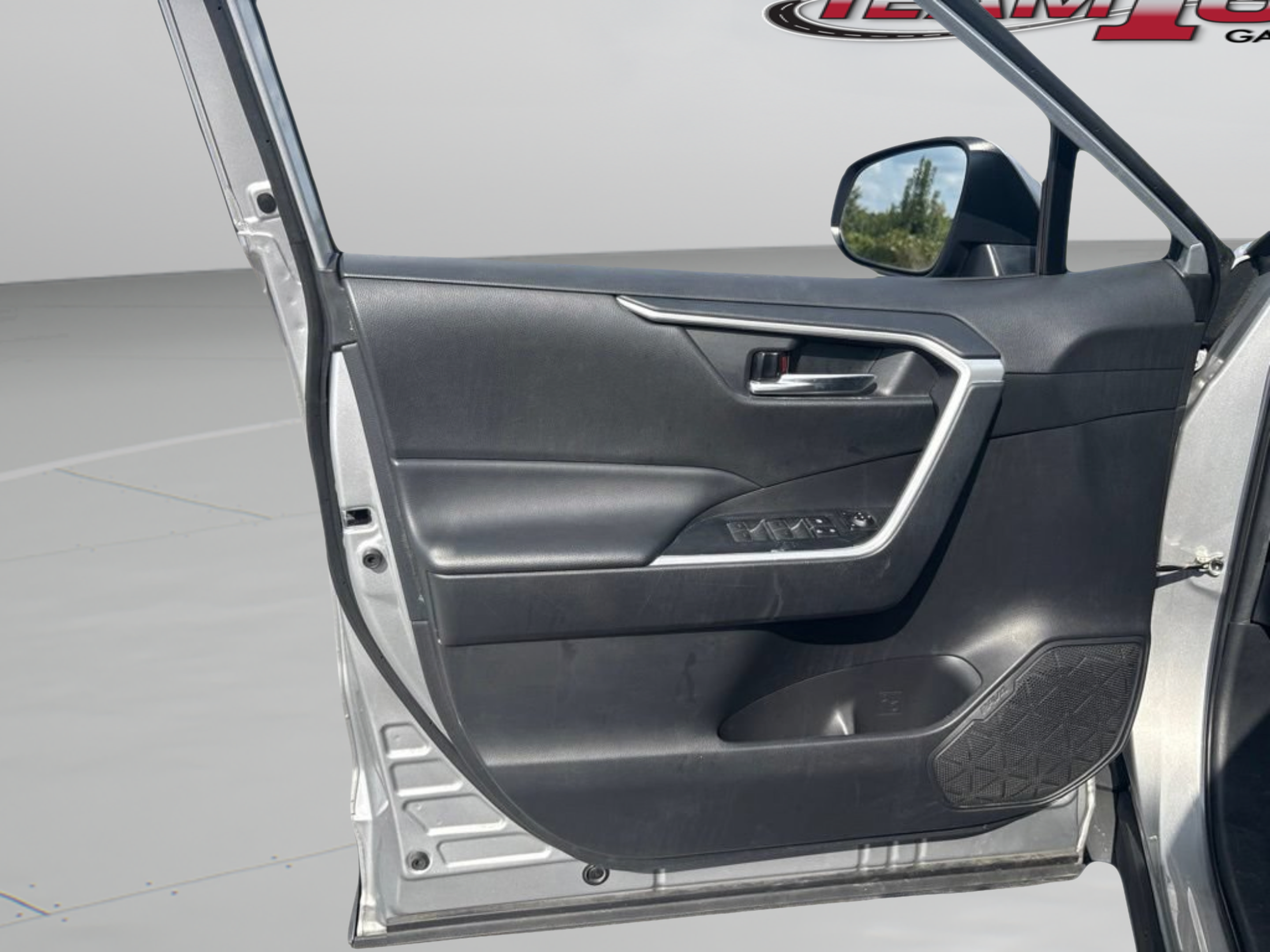 Used 2024 Toyota RAV4 XLE FWD image 17