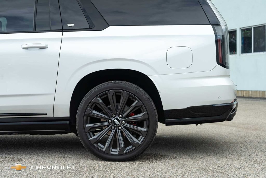 Used 2025 Cadillac Escalade ESV V AWD/4WD image 14