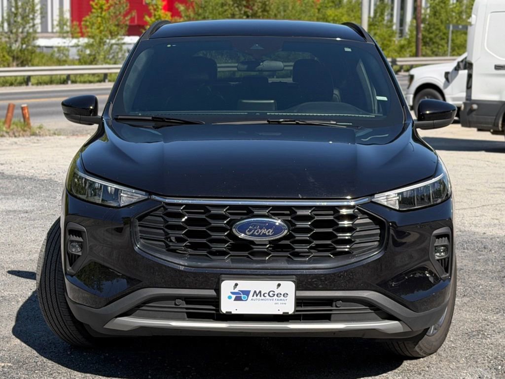 Used 2025 Ford Escape ST-Line Select AWD/4WD image 2