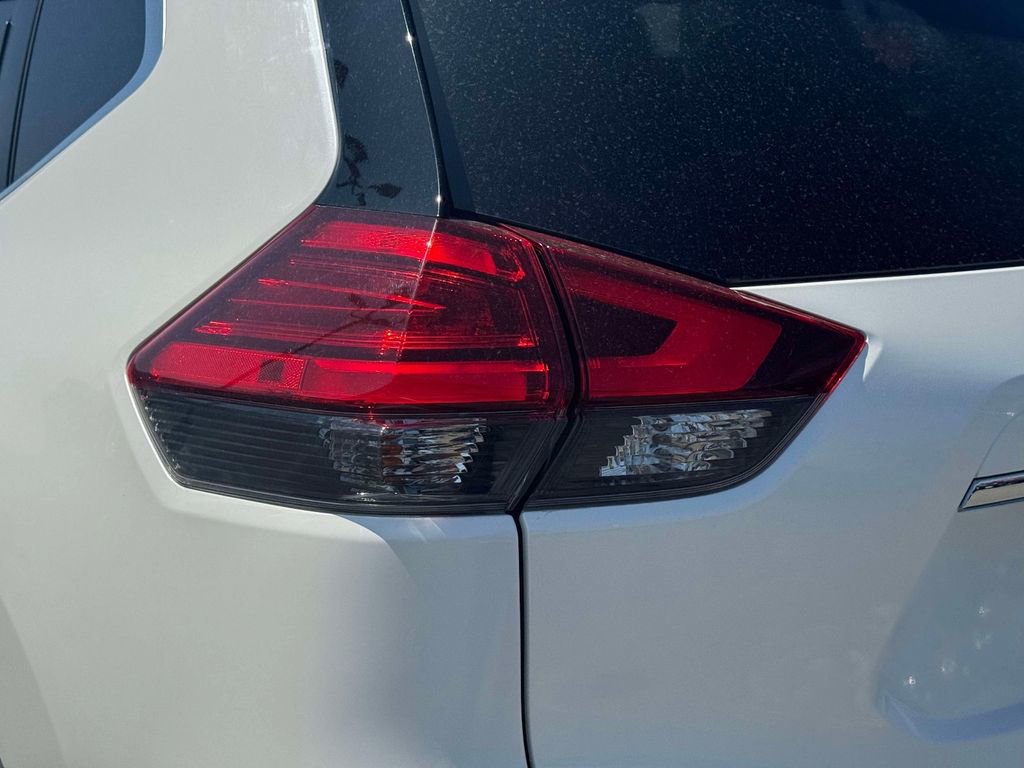 Used 2017 Nissan Rogue SL AWD/4WD image 10