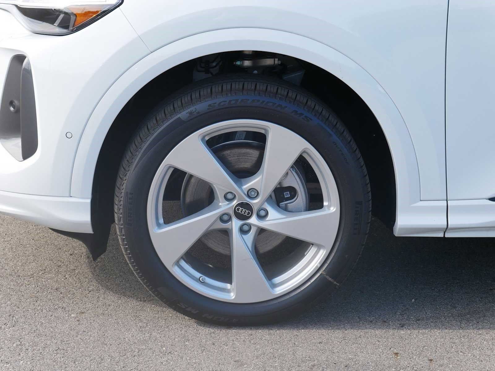 Certified 2025 Audi Q5 Premium Plus w/ Premium Plus AWD/4WD image 4