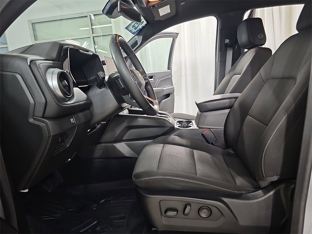 Certified 2025 Chevrolet Colorado LT w/ Advanced Trailering Package image 18