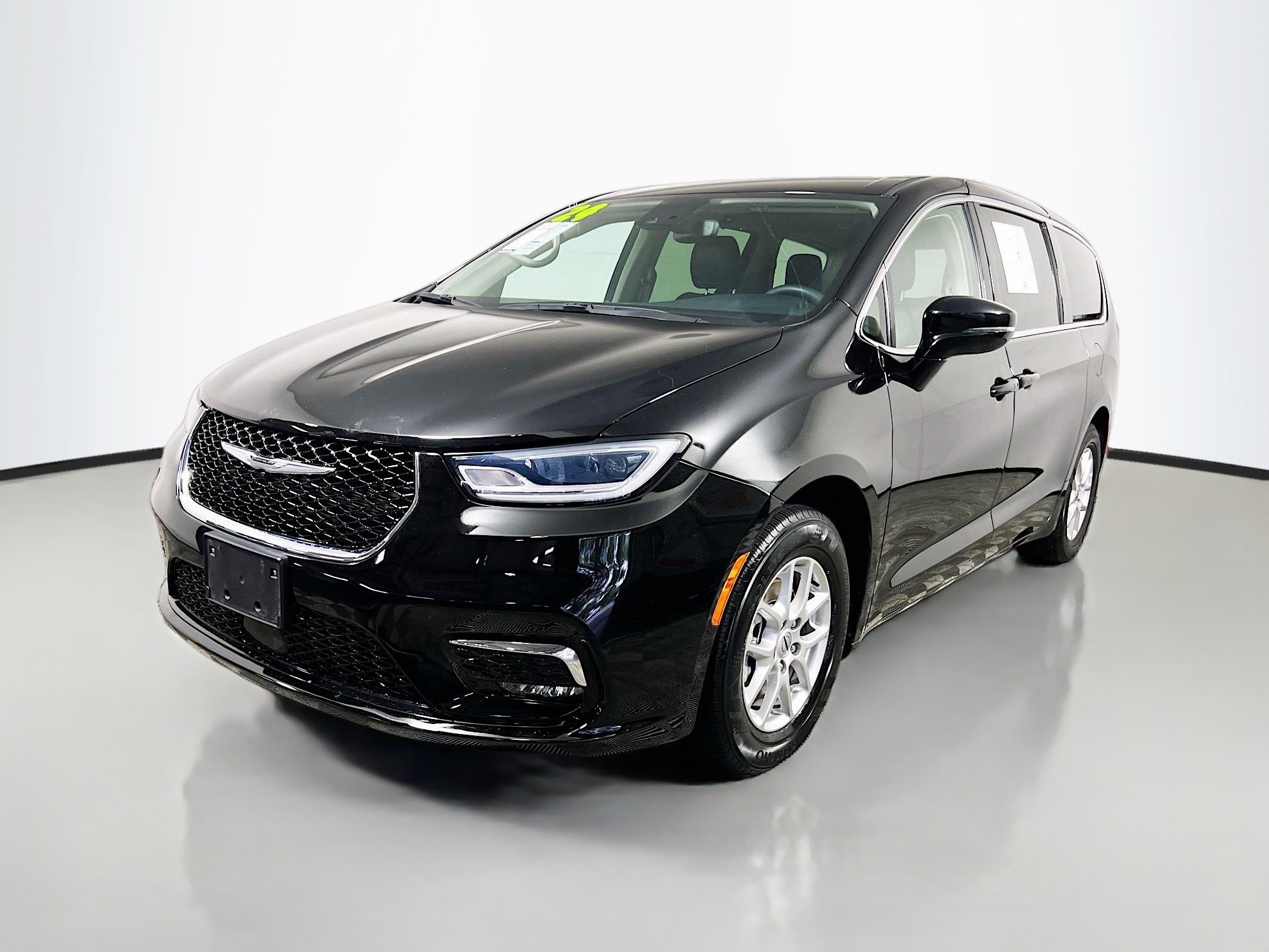 Used 2024 Chrysler Pacifica Touring-L FWD image 10