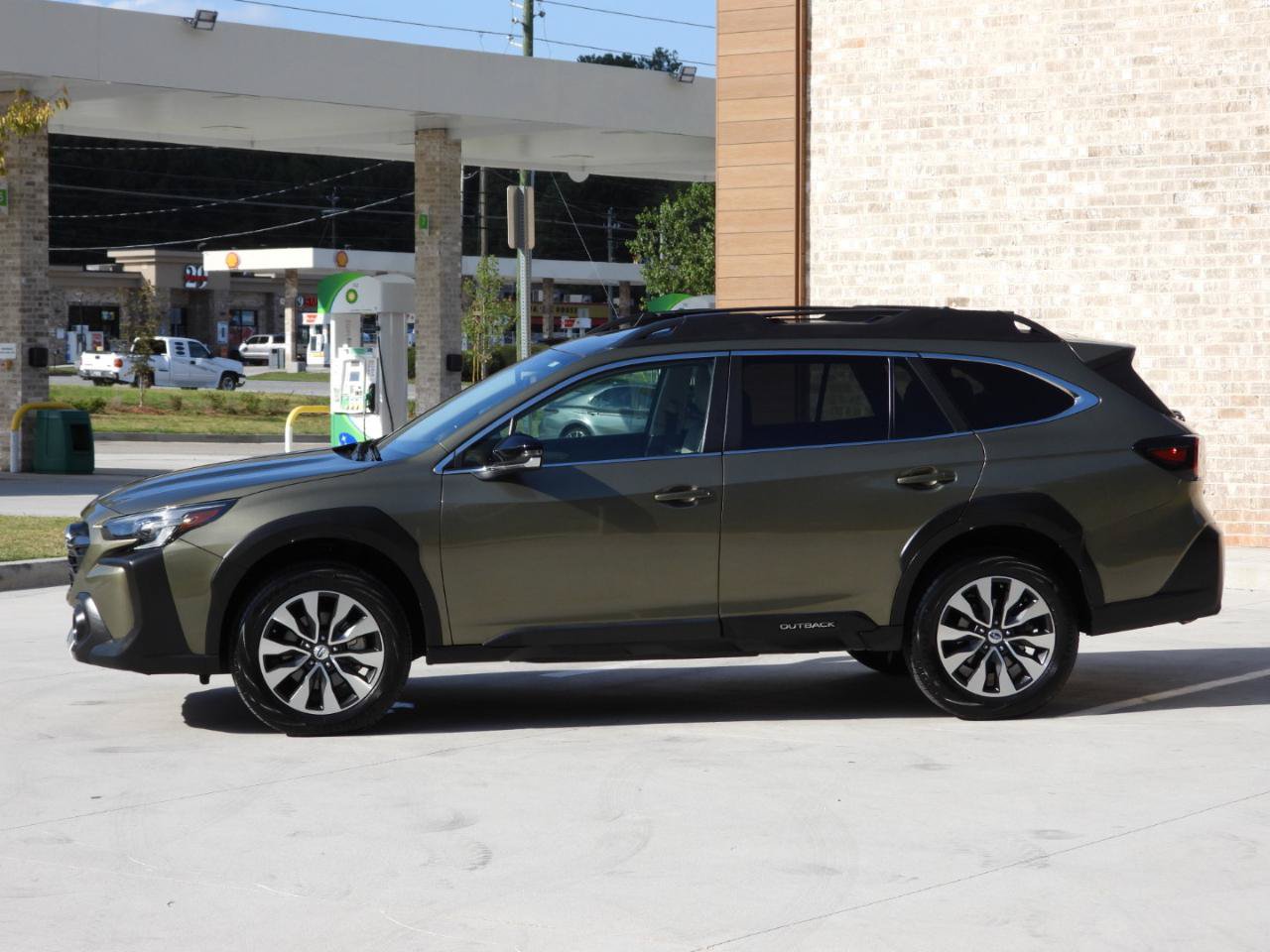 Used 2023 Subaru Outback Limited AWD/4WD image 27