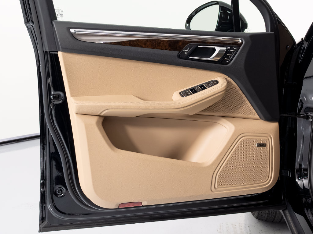 Certified 2026 Porsche Macan AWD/4WD image 19