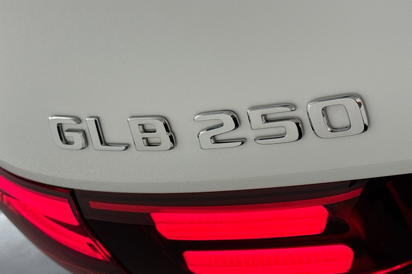 New 2026 Mercedes-Benz GLB 250 image 8