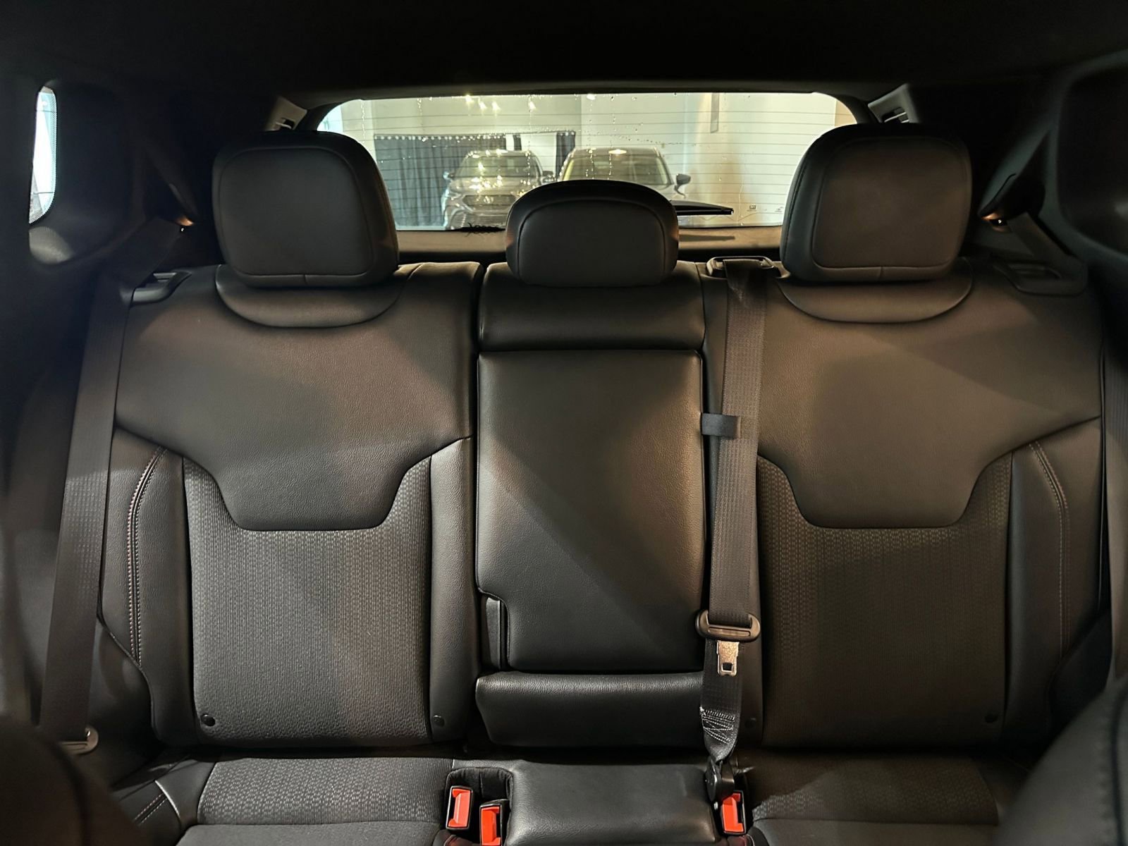 Used 2025 Jeep Compass Trailhawk AWD/4WD image 38