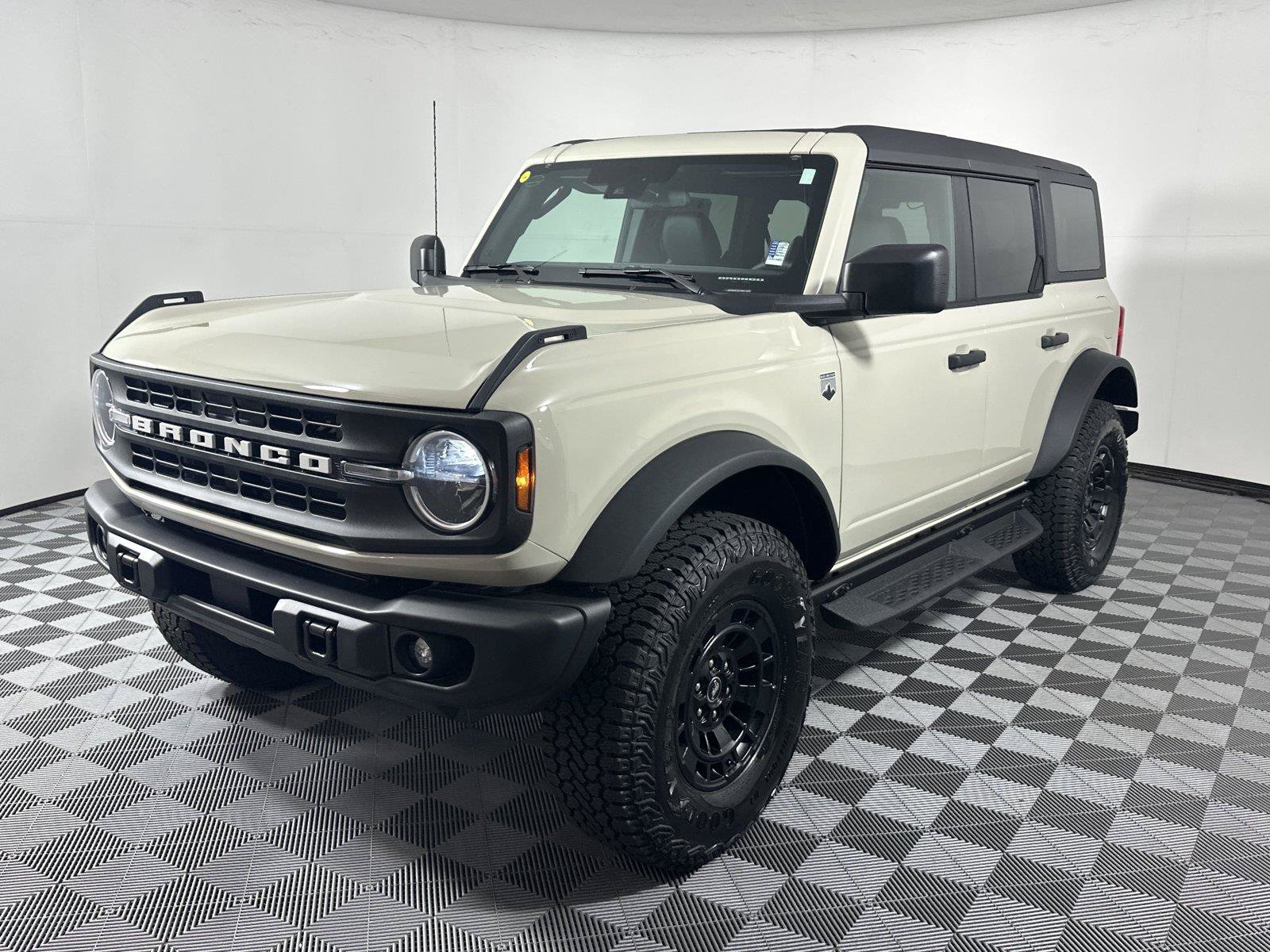 New 2026 Ford Bronco Big Bend w/ Black Diamond Package AWD/4WD image 3