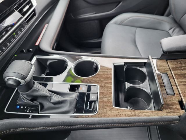Used 2025 Toyota Sienna Limited image 19